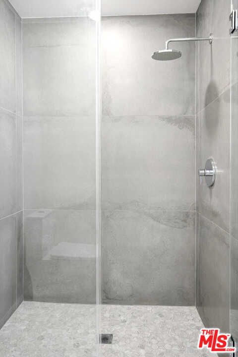 9761 Vía Pavia Burbank, CA 91504 - Photo 13 of 26