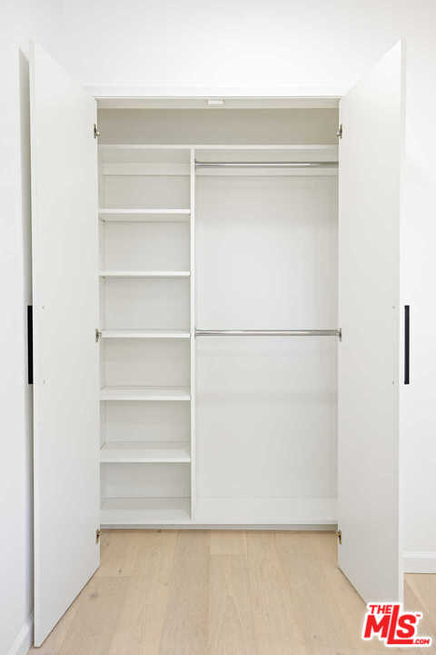 9761 Vía Pavia Burbank, CA 91504 - Photo 15 of 26