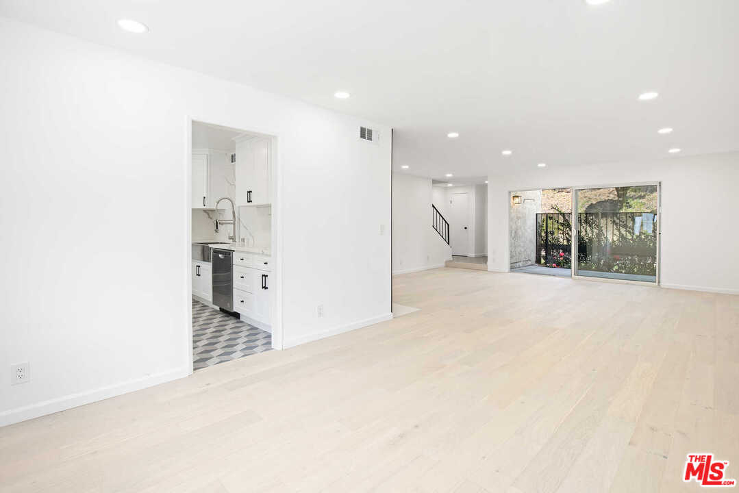 9761 Vía Pavia Burbank, CA 91504 - Photo 19 of 26