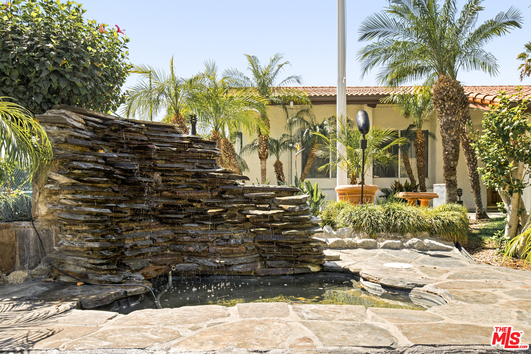 9761 Vía Pavia Burbank, CA 91504 - Photo 24 of 26