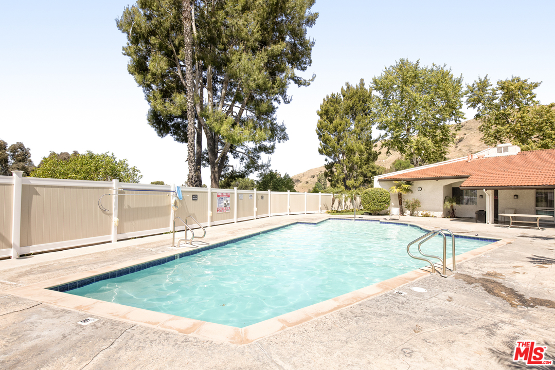 9761 Vía Pavia Burbank, CA 91504 - Photo 26 of 26