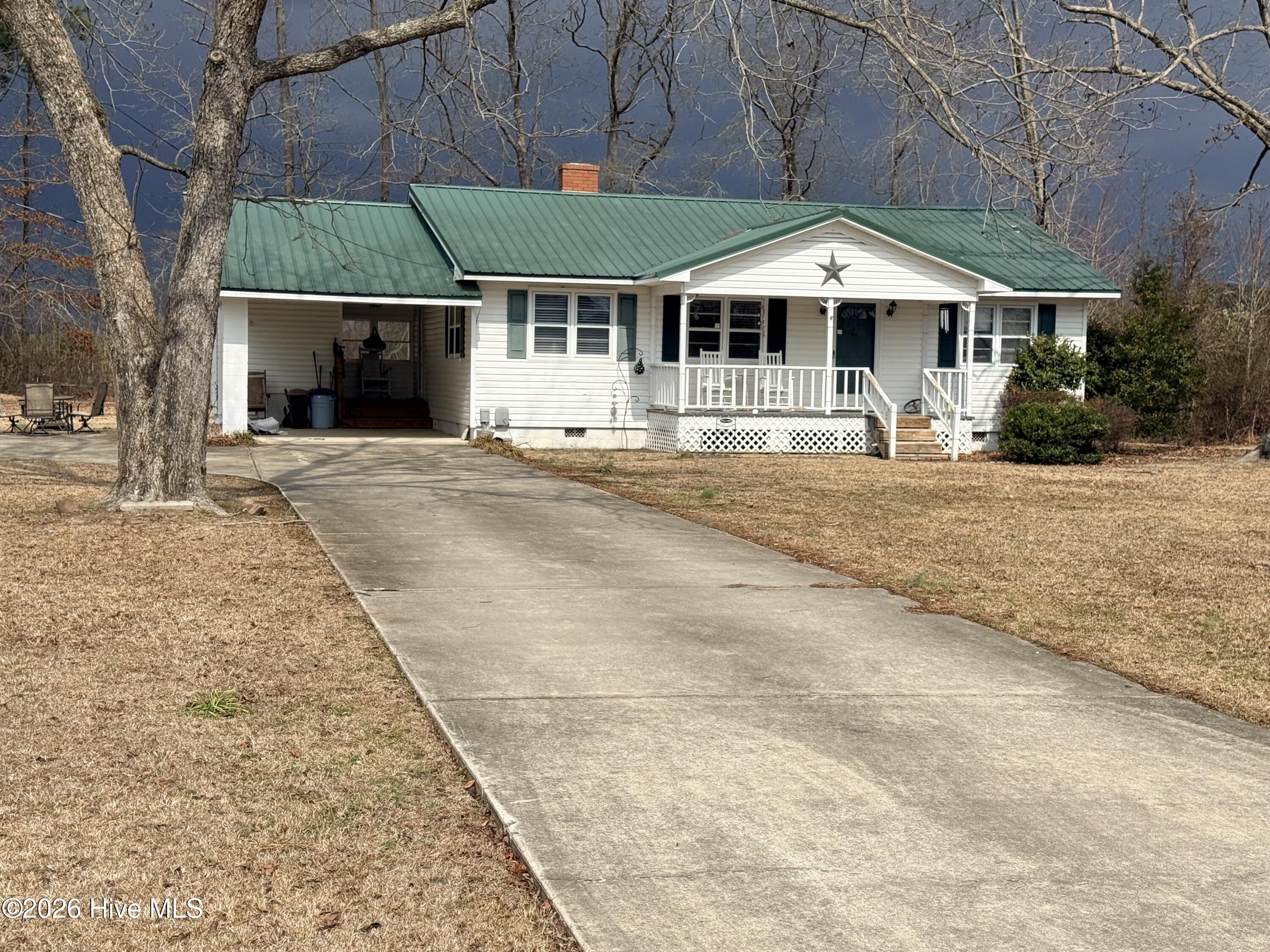 496 Hondros Road Clinton, NC 28328 - Photo 2 of 17 IMG_2545