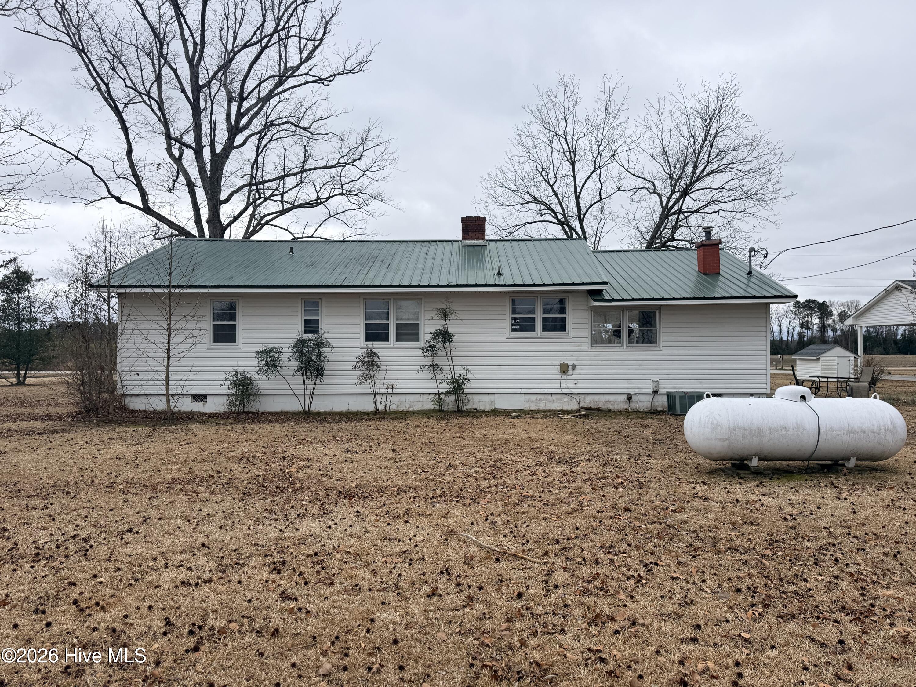 496 Hondros Road Clinton, NC 28328 - Photo 4 of 17 IMG_2566