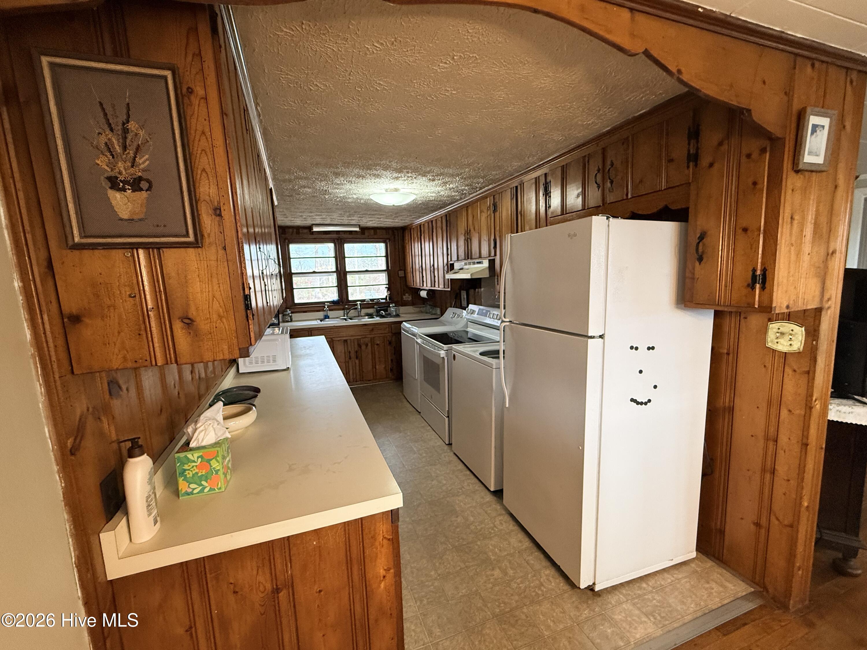 496 Hondros Road Clinton, NC 28328 - Photo 9 of 17 IMG_2553