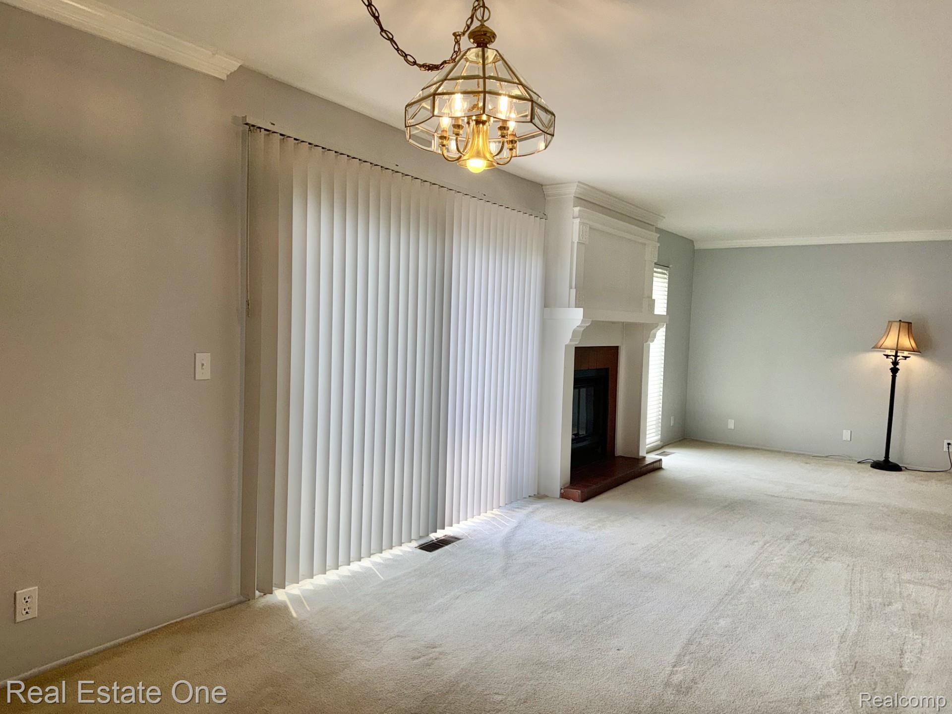 2963 Meadowbrook Drive Rochester, MI 48309 - Photo 12 of 48 dining to living rm.jpeg