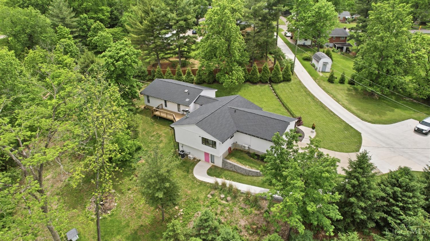 6594 Springdale Road Cincinnati, OH 45247 - Photo 3 of 57
