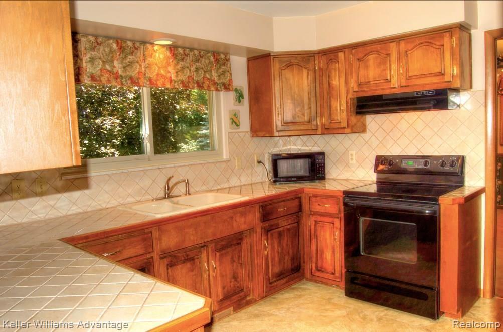 26350 Drake Road Farmington, MI 48331 - Photo 5 of 51 6.jpg