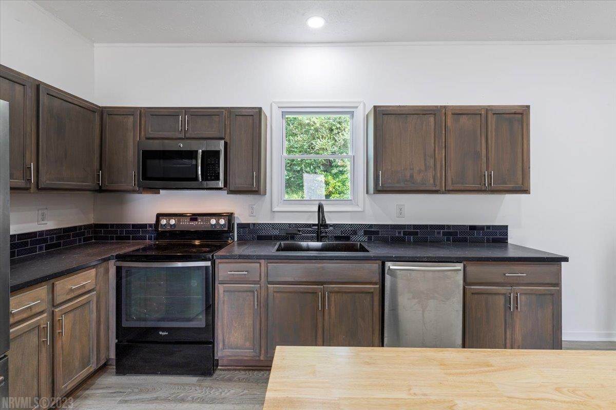 6468 Divers Road Radford, VA 24141 - Photo 9 of 29 Gallery Image 9