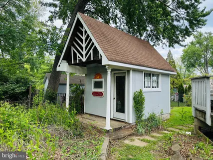 $899,000 | 8337 Carnegie Drive, Vienna, VA 22180