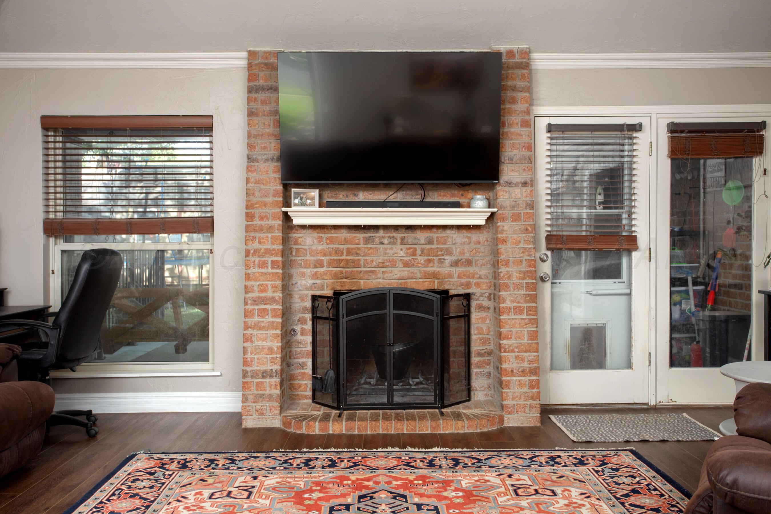 6402 Drexel Road Amarillo, TX 79109 - Photo 8 of 28 Fireplace