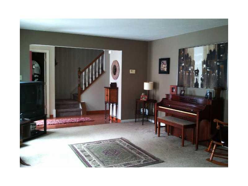24 McBride Road Canonsburg, PA 15317 - Photo 2 of 12 Living Room.
