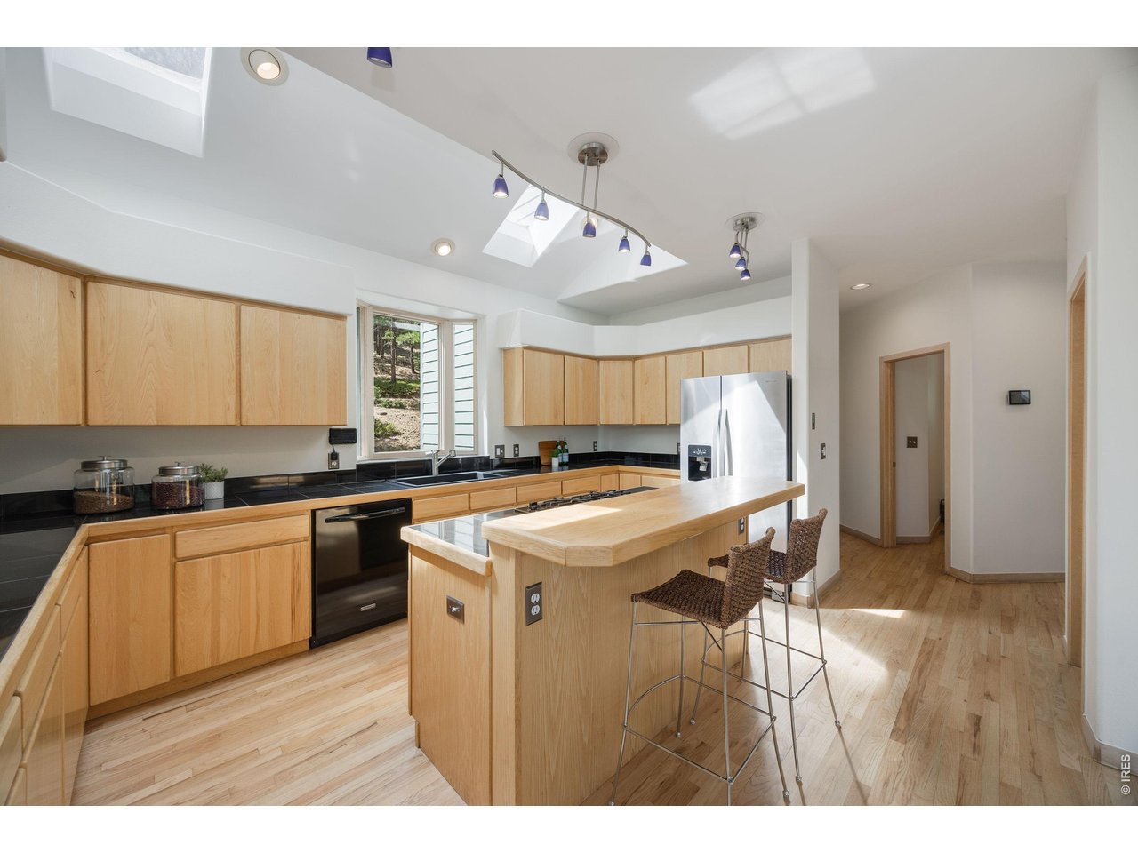 191 Alaska Road Boulder, CO 80302 - Photo 12 of 41 kitchen with island