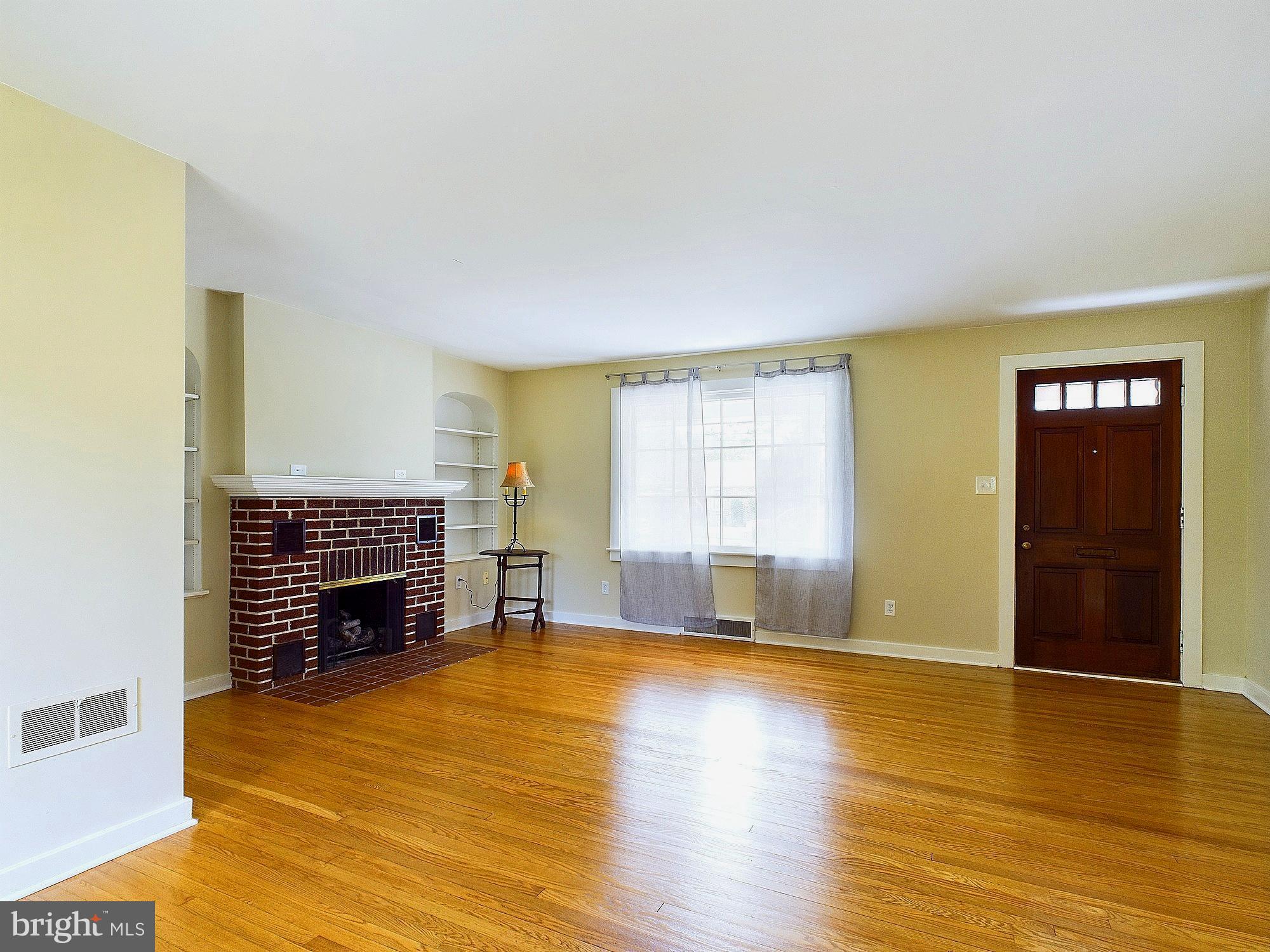226 George Street Hanover, PA 17331 - Photo 4 of 40 Gallery Image 4