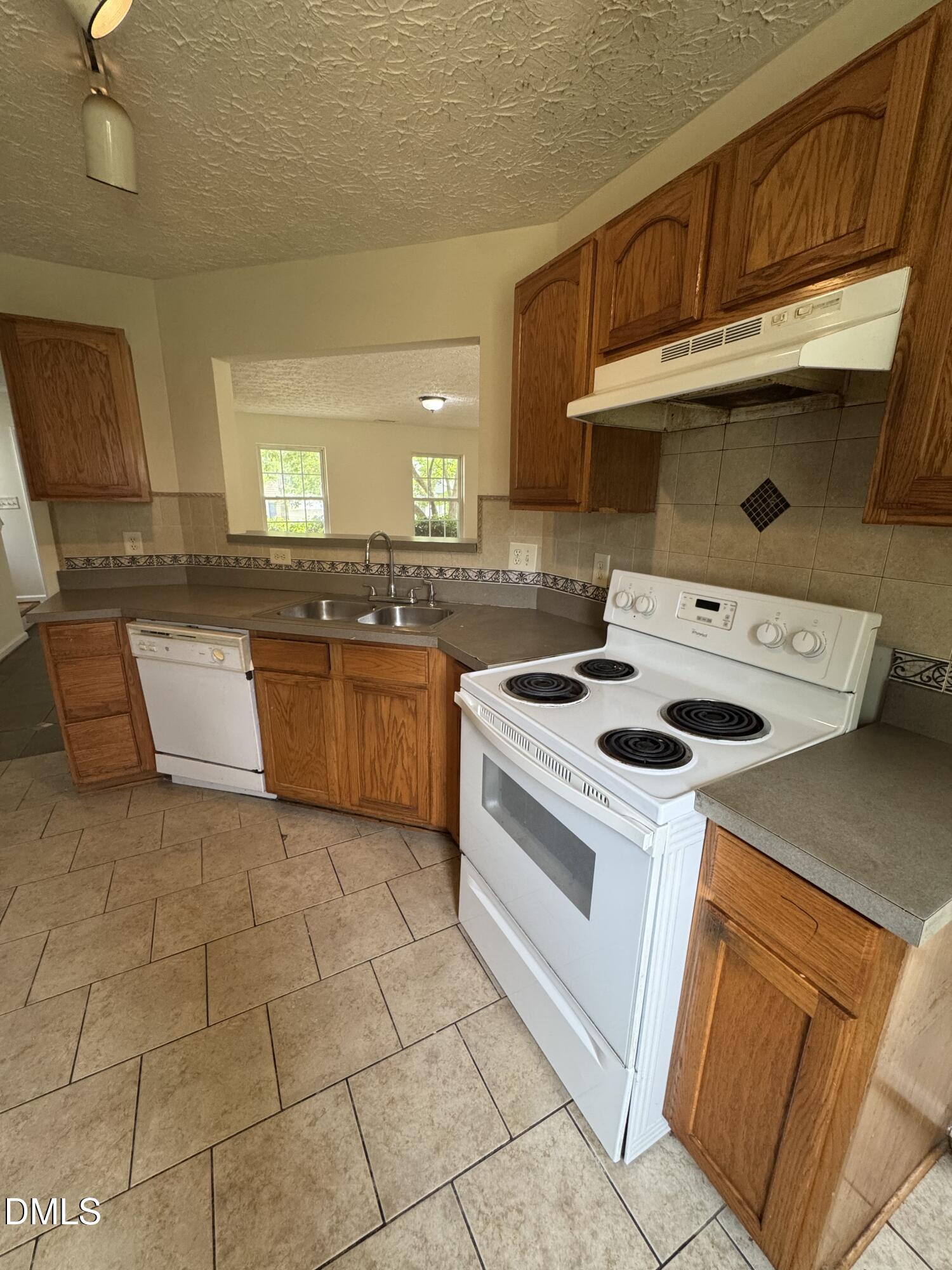 4221 Tensity Drive Raleigh, NC 27604 - Photo 7 of 16 IMG_5099