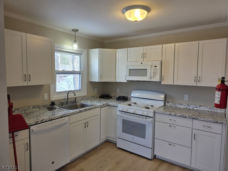 14 Oliver Road Landing, NJ 07850 - Photo 5 of 11