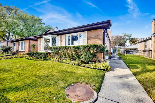 $3,250 | 9410 Lawler Avenue, Skokie, IL 60077