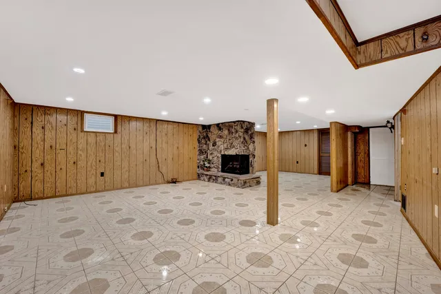 $3,250 | 9410 Lawler Avenue, Skokie, IL 60077