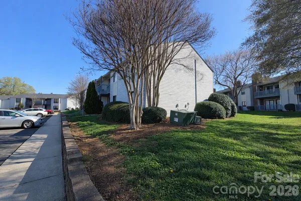 a view of a house with a backyard