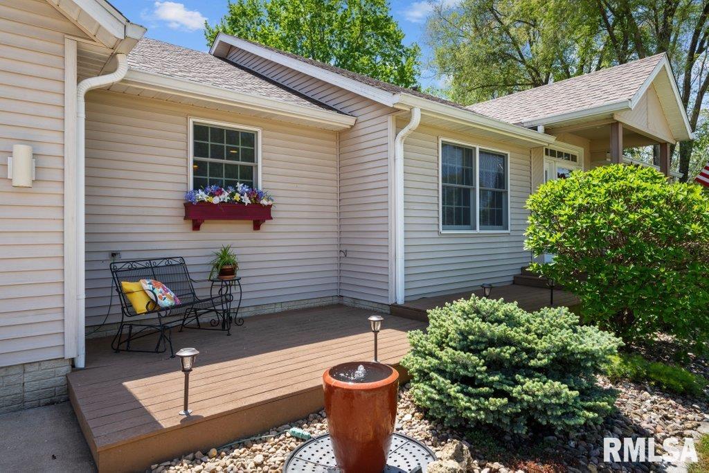 77 Parkview Drive Eldridge, IA 52748 - Photo 4 of 50