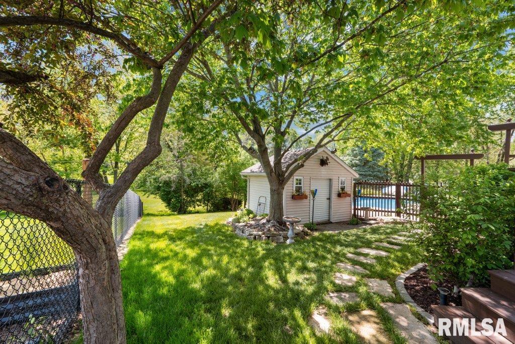 77 Parkview Drive Eldridge, IA 52748 - Photo 5 of 50