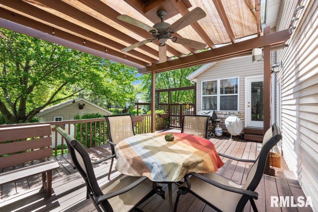 77 Parkview Drive Eldridge, IA 52748 - Photo 7 of 50