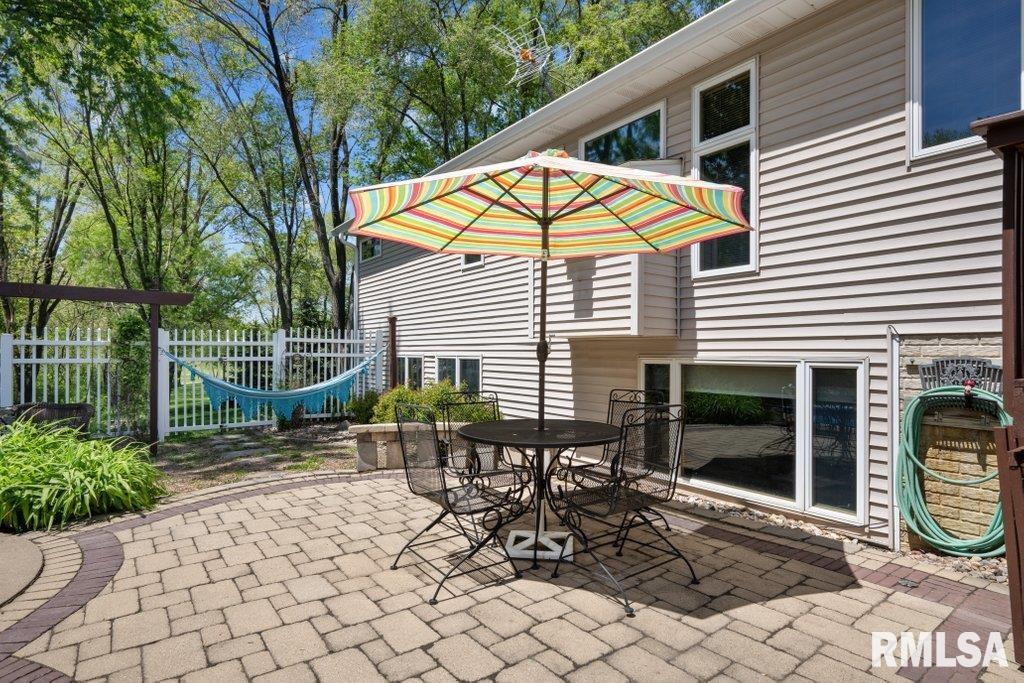 77 Parkview Drive Eldridge, IA 52748 - Photo 9 of 50