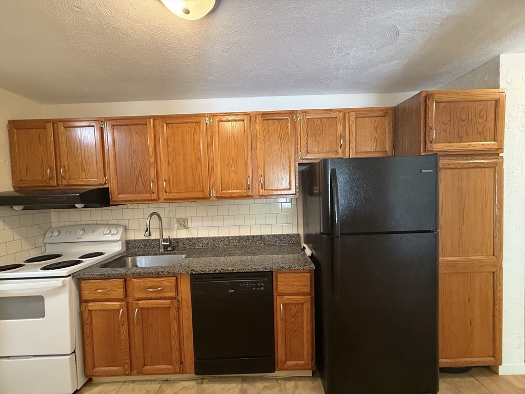 176 Swanson Road, Unit 307 Boxborough, MA 01719 - Photo 4 of 9