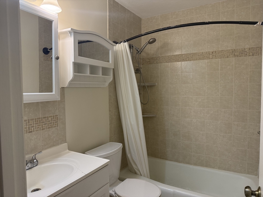 176 Swanson Road, Unit 307 Boxborough, MA 01719 - Photo 8 of 9