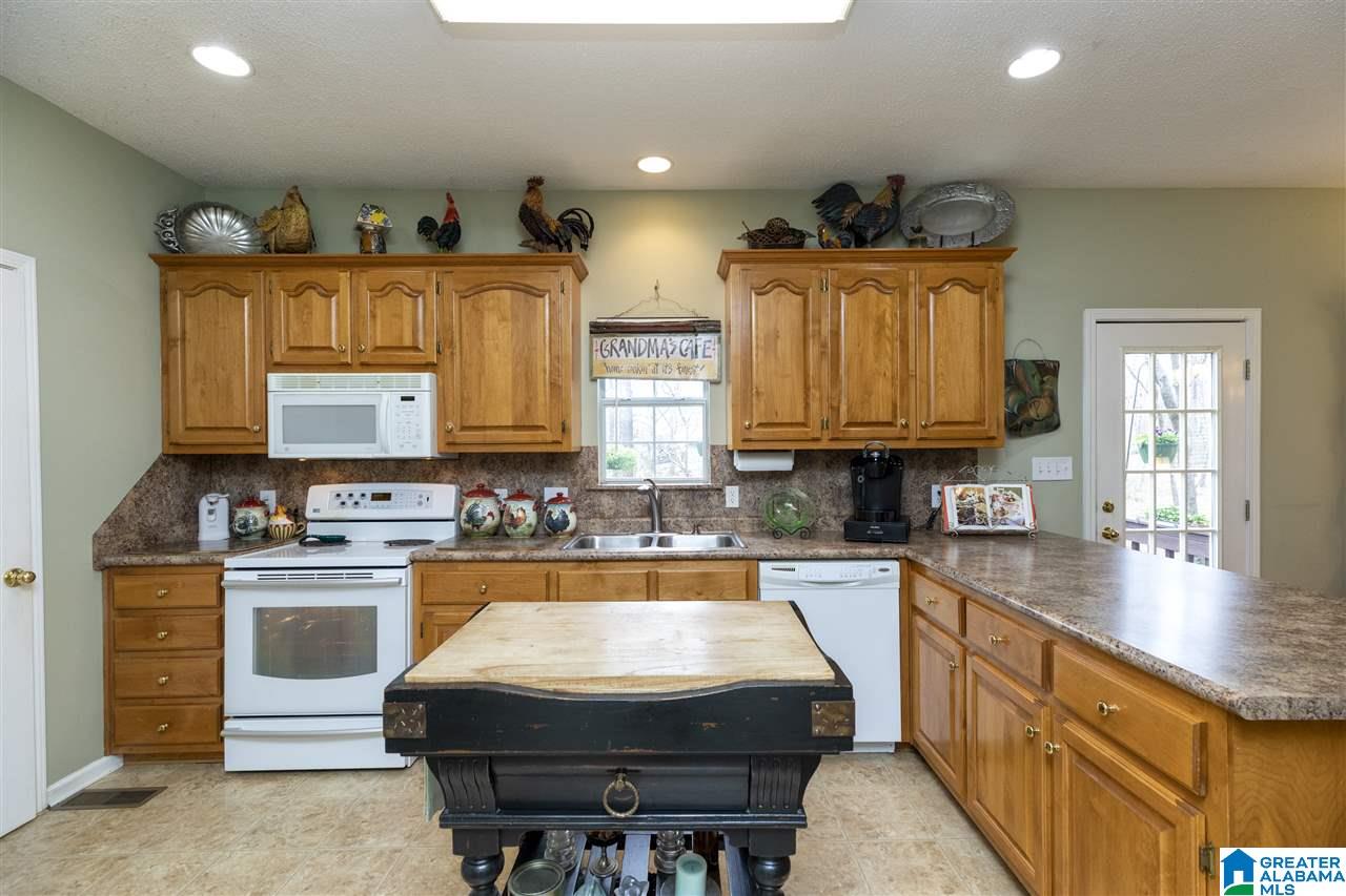 3895 Hilltop Road Southeast Bessemer, AL 35022 - Photo 16 of 47