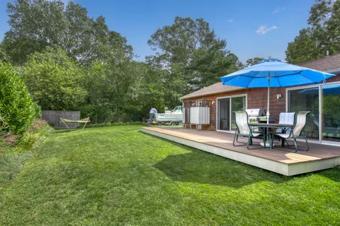 $1,999,000 | 1 Sammys Beach Road, East Hampton, NY 11937