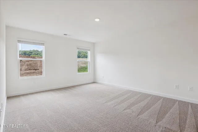 $380,335 | 186 North Blissful Mdws Drive, Harriman, TN 37748