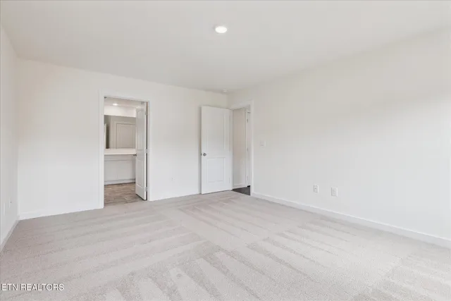 $380,335 | 186 North Blissful Mdws Drive, Harriman, TN 37748