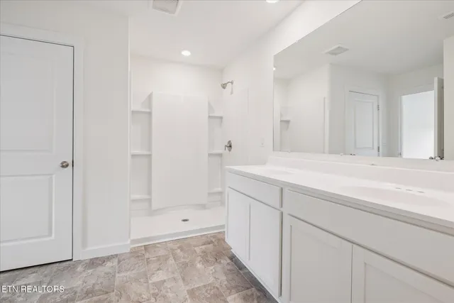 $380,335 | 186 North Blissful Mdws Drive, Harriman, TN 37748