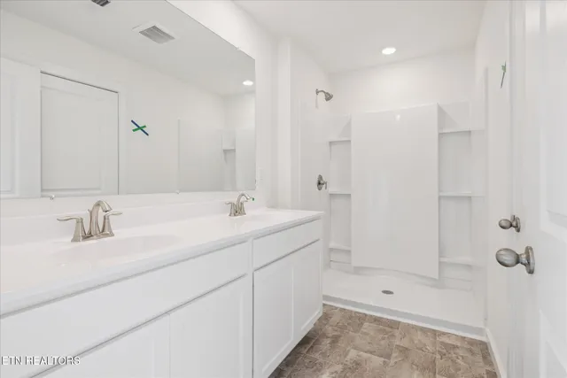 $380,335 | 186 North Blissful Mdws Drive, Harriman, TN 37748