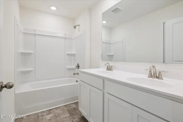 $380,335 | 186 North Blissful Mdws Drive, Harriman, TN 37748