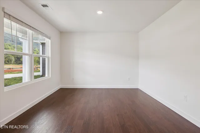 $380,335 | 186 North Blissful Mdws Drive, Harriman, TN 37748