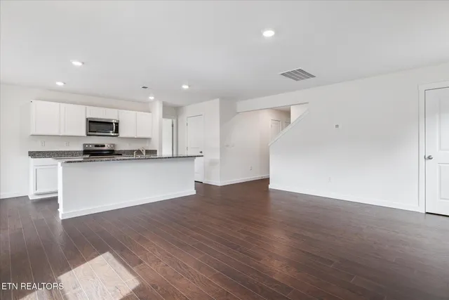 $380,335 | 186 North Blissful Mdws Drive, Harriman, TN 37748