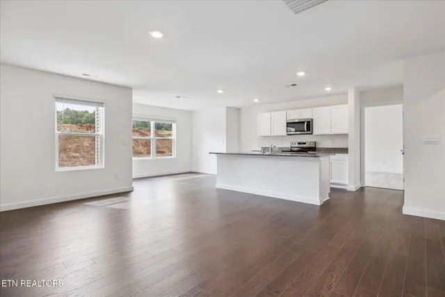 $380,335 | 186 North Blissful Mdws Drive, Harriman, TN 37748