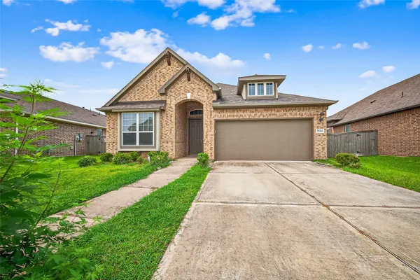 $2,300 | 1924 Auburn Willow Lane, Pearland, TX 77089
