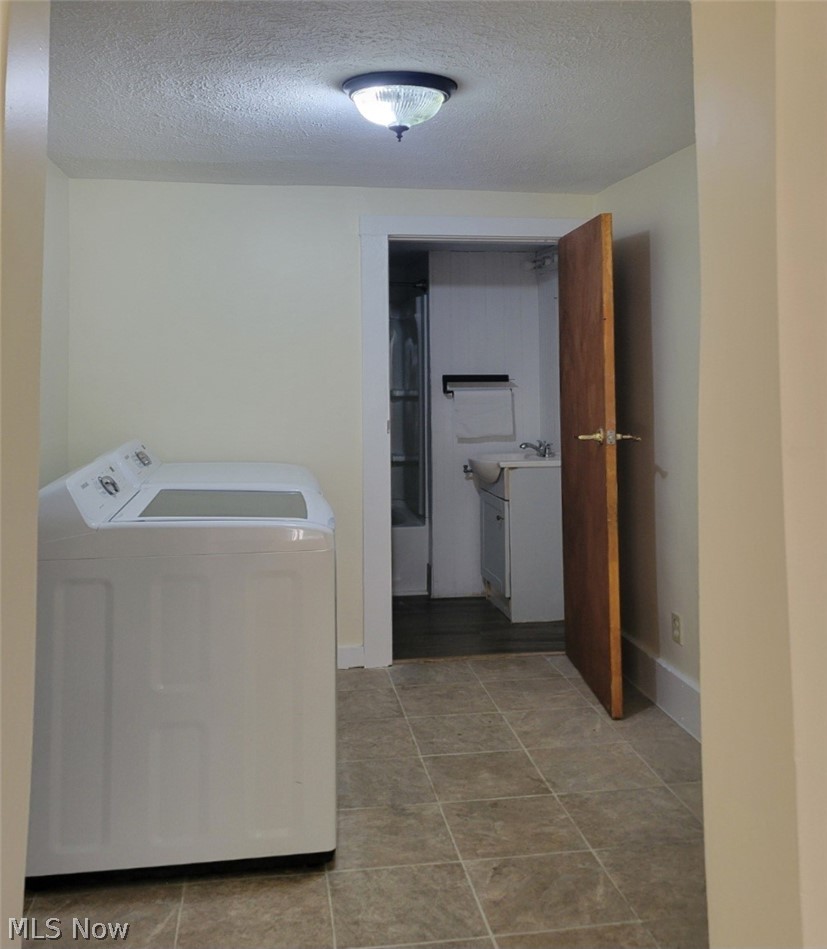 15593 Franchester Road Burbank, OH 44214 - Photo 9 of 16
