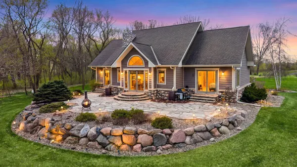 $900,000 | 20568 746th Avenue, Dassel, MN 55325