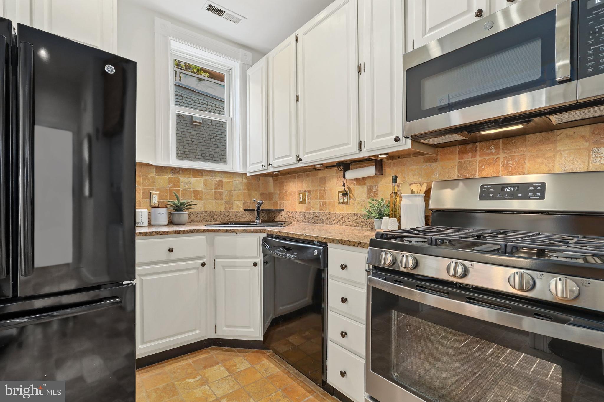 1746 Willard Street Northwest, Unit 3 Washington, DC 20009 - Photo 12 of 39