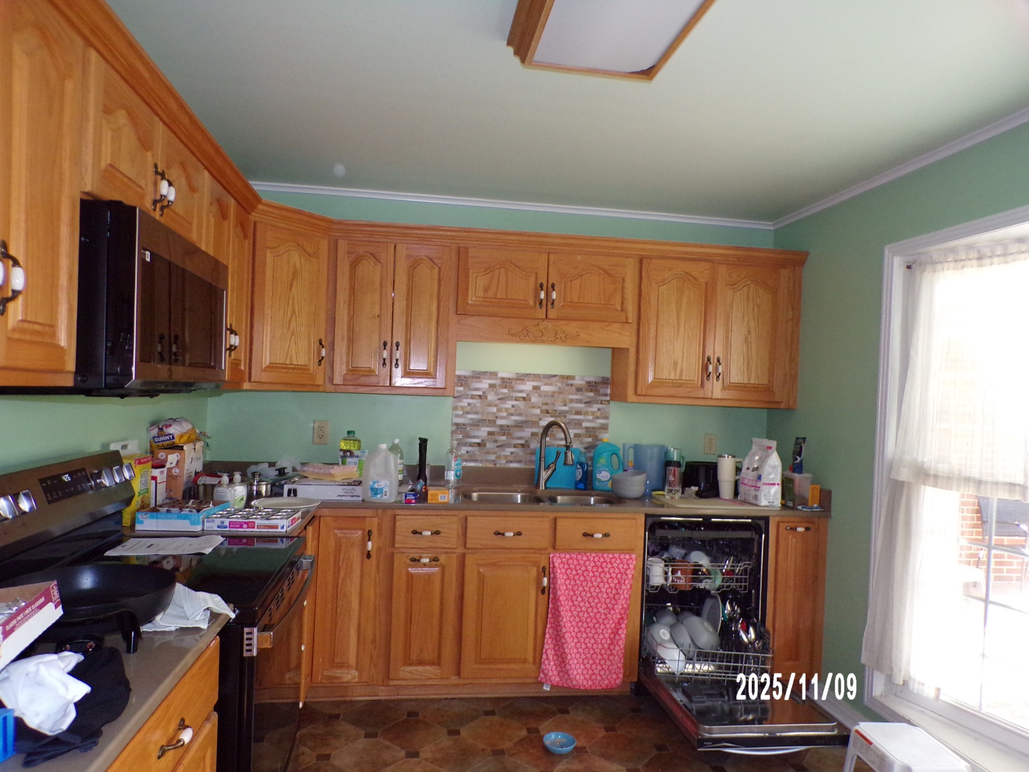 186 North Forrest Avenue Camden, TN 38320 - Photo 22 of 26 a room with furniture a rug and a window