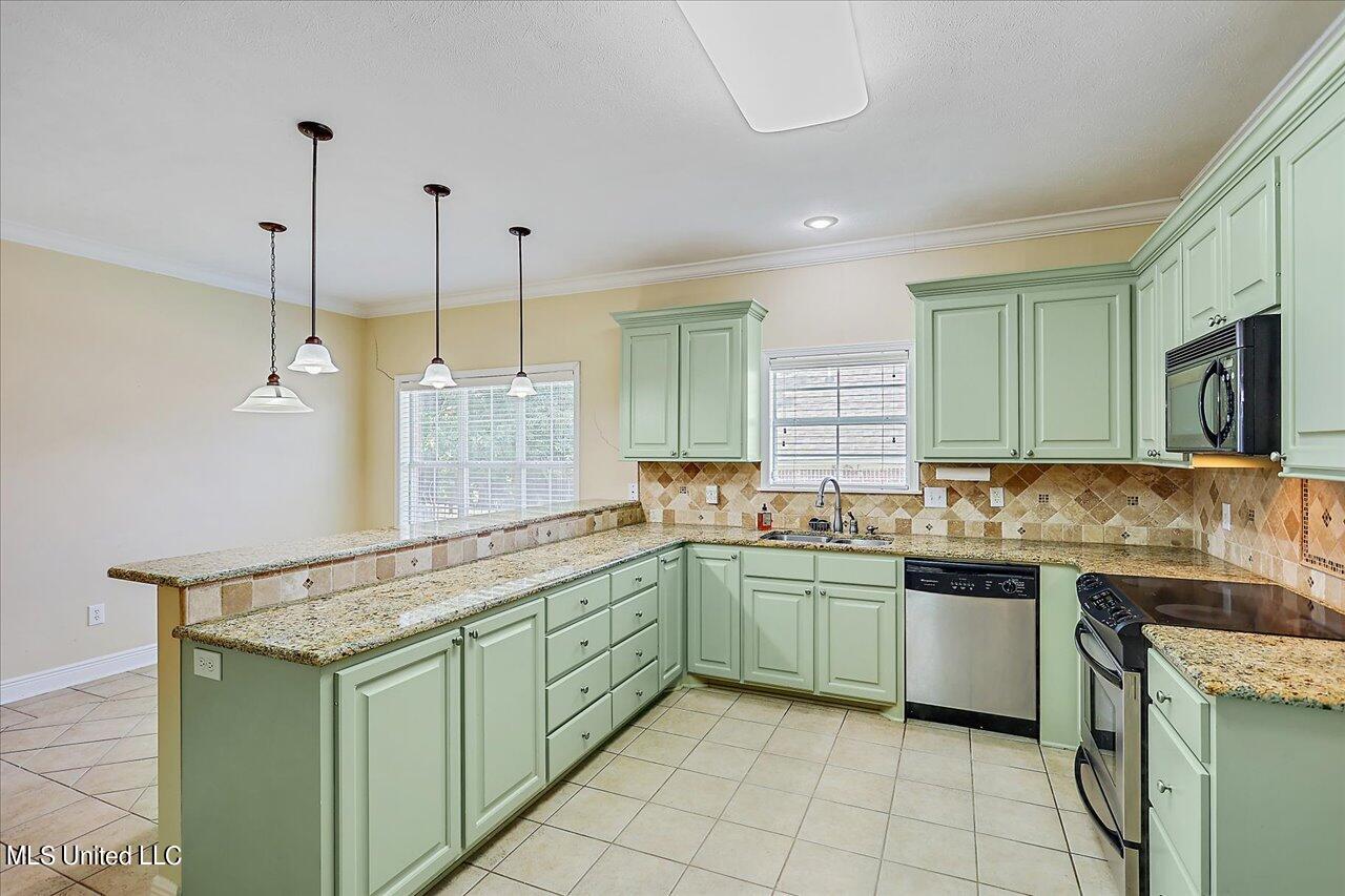 227 North Ridge Drive Madison, MS 39110 - Photo 3 of 32 11-227 N Ridge Dr