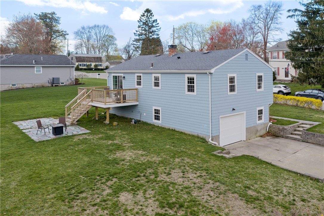 25 Overhill Road Warren, RI 02885 - Photo 3 of 22