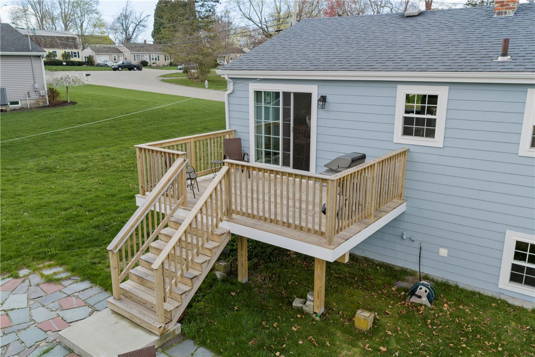 25 Overhill Road Warren, RI 02885 - Photo 4 of 22