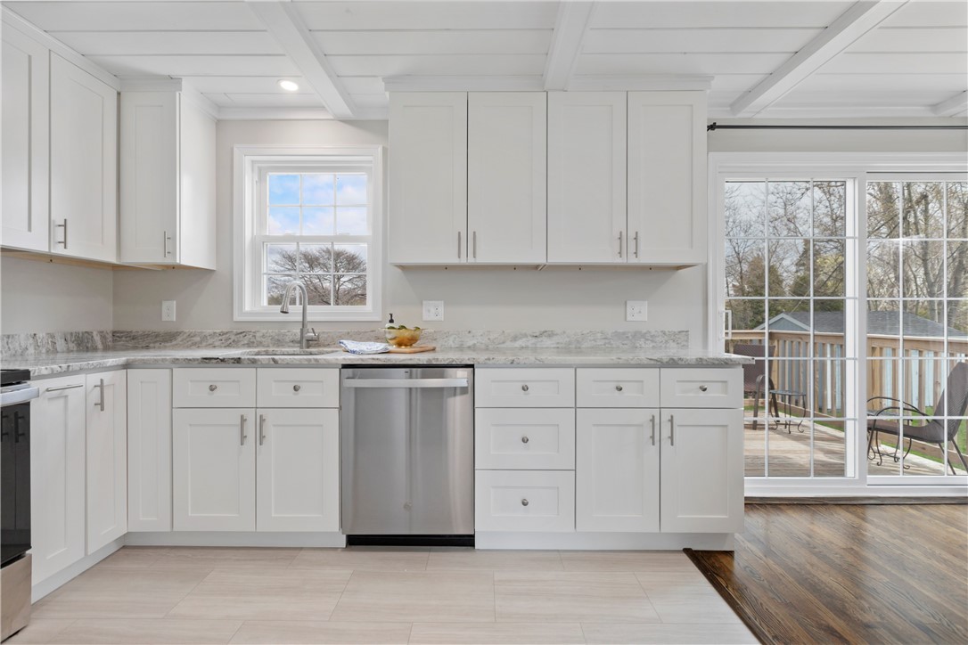 25 Overhill Road Warren, RI 02885 - Photo 8 of 22