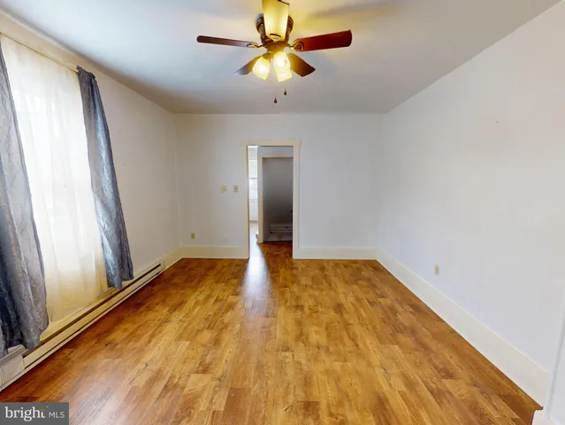 a view of empty room with window