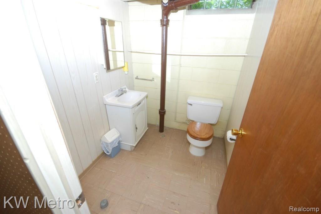19301 Stephens Road Eastpointe, MI 48021 - Photo 21 of 38 DSC_0053.jpg