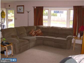 43 Crystal Road Levittown, PA 19057 - Photo 2 of 12 Living Room
